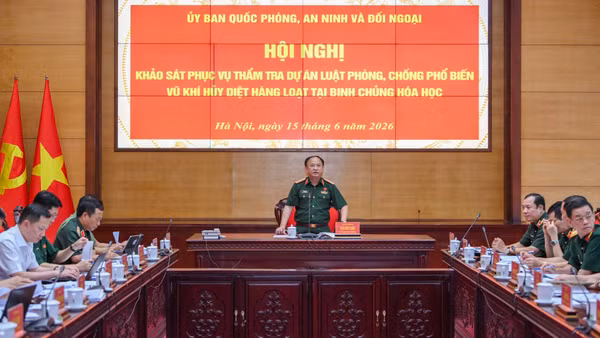 Trung tướng Trần Đức Thuận, Phó Chủ nhiệm Ủy ban Quốc phòng, An ninh và Đối ngoại của Quốc hội chủ trì.