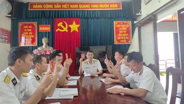 Chi bộ Nhà giàn DK1/16 đoàn kết, thống nhất, lãnh đạo đơn vị hoàn thành mọi nhiệm vụ.