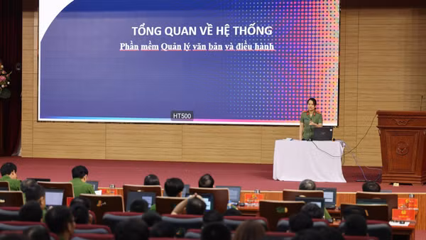 Giáo viên hướng dẫn của Cục Công nghệ thông tin.