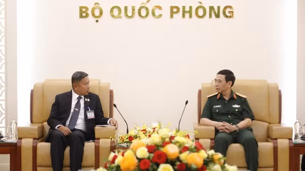 Đại tướng Phan Văn Giang và Trung tướng Adul Boonthumjaroen tại cuộc hội kiến.