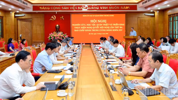 Quang cảnh Hội nghị nghiên cứu, học tập, quán triệt và triển khai thực hiện Nghị quyết Hội nghị Trung ương lần thứ ba, Ban Chấp hành Trung ương Đảng khóa XIV do Đảng ủy các cơ quan Đảng Trung ương tổ chức. (Ảnh: PHẠM CƯỜNG)