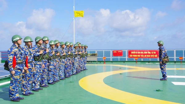 Cán bộ, chiến sĩ nhà giàn nêu cao tinh thần cảnh giác, sẵn sàng chiến đấu cao.