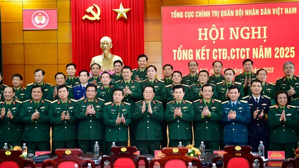 Đại tướng Nguyễn Trọng Nghĩa, các đồng chí Thủ trưởng Tổng cục Chính trị và đại biểu dự Hội nghị. 