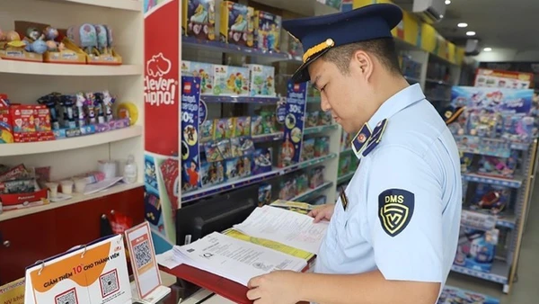 Lực lượng Quản lý thị trường tỉnh Hà Tĩnh tăng cường tuyên truyền, nâng cao ý thức chấp hành pháp luật cho các tổ chức, cá nhân kinh doanh .