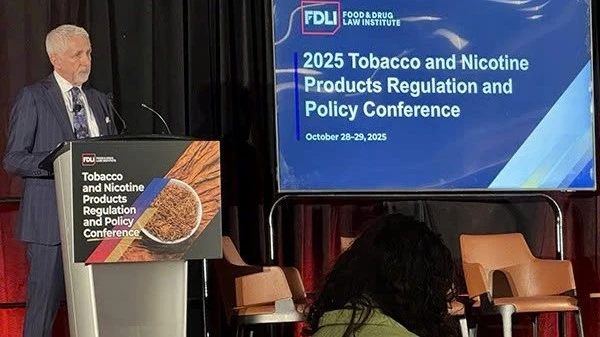 Quyền Giám đốc Trung tâm Sản phẩm Thuốc lá thuộc FDA (Hoa Kỳ) Bret Koplow, khẳng định giảm tác hại bằng thuốc lá không đốt cháy là nguyên tắc cốt lõi của FDA. (Ảnh: tobaccoreporter )