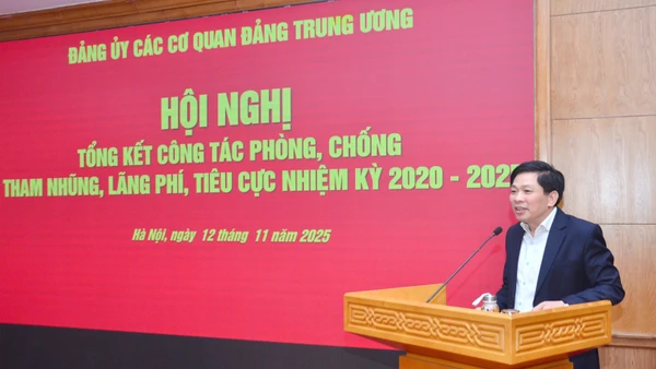 Đồng chí Đặng Văn Dũng, Phó Trưởng ban Nội chính Trung ương phát biểu tại hội nghị. (Ảnh: PHẠM CƯỜNG)