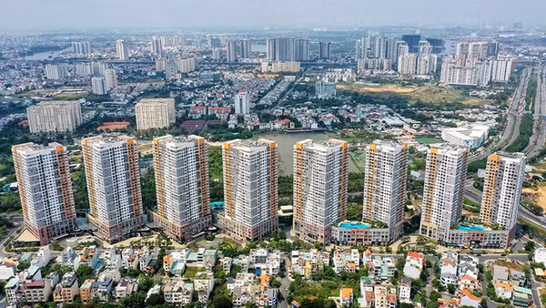 Mặt bằng lãi suất tăng là phép thử đối với thị trường bất động sản. Ảnh | KHIẾU MINH