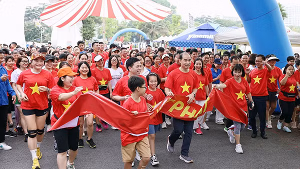 Chương trình "Ngàn bước chân - Triệu trái tim khỏe" lan tỏa tinh thần sống khỏe, chủ động chăm sóc sức khỏe trong cộng đồng.