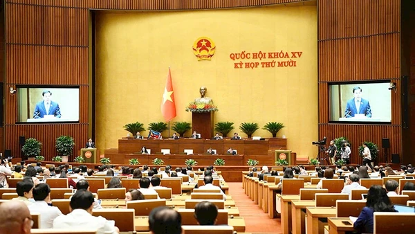 Toàn cảnh phiên thảo luận tại hội trường về bảo vệ môi trường tại kỳ họp thứ mười, Quốc hội khóa XV.