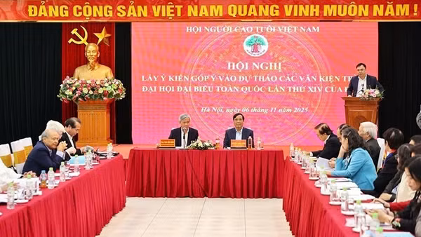 Hội Người cao tuổi Việt Nam tổ chức Hội nghị lấy ý kiến góp ý vào Dự thảo các văn kiện trình Đại hội XIV của Đảng. Ảnh | TTXVN