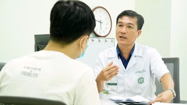 Bệnh viện Bạch Mai tổ chức khám bệnh cả ngoài giờ hành chính.