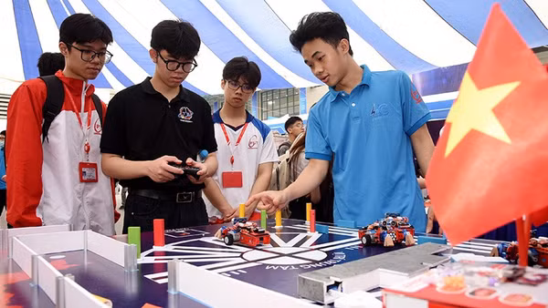 Trải nghiệm thực hành Robot do sinh viên ngành Công nghệ thông tin - Học viện Công nghệ Bưu chính Viễn thông nghiên cứu và phát triển.