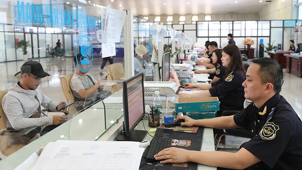 Thủ tục thông quan điện tử nhanh gọn là một trong những yếu tố thúc đẩy, mở rộng các hành lang kinh tế. Ảnh | MINH LÊ