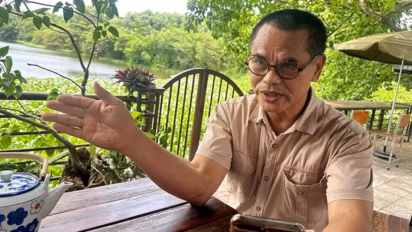 Nhà điêu khắc Phan Đình Tiến.