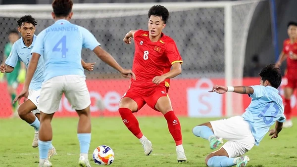 Nguyễn Văn Trường và các đồng đội được rèn giũa qua nhiều giải đấu trong năm. Ảnh | VFF