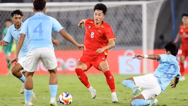 Nguyễn Văn Trường và các đồng đội được rèn giũa qua nhiều giải đấu trong năm. Ảnh | VFF