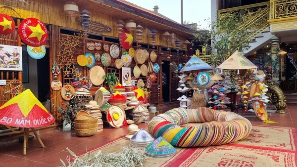 Nón chuông niềm tự hào của người dân Thanh Oai.