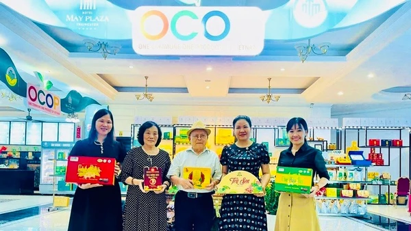 Phó Giáo sư, Tiến sĩ Trần Ninh người phát hiện ra 25 loại trà hoa vàng.