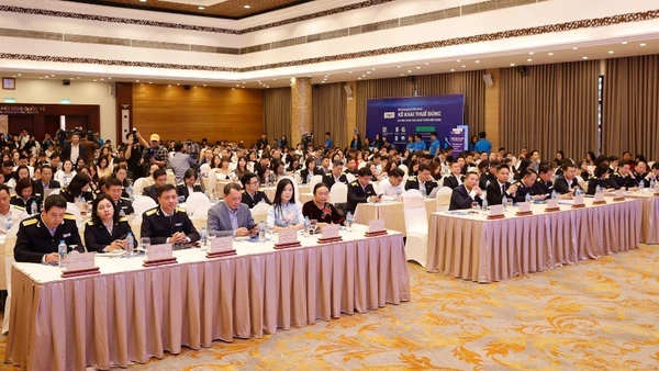 Toàn cảnh hội thảo 'Giải pháp giúp hộ kinh doanh kê khai thuế đúng, an tâm tuân thủ, phát triển bền vững'.