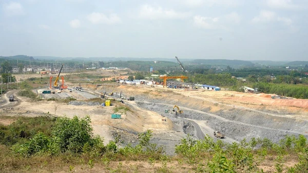 Sau khi hoàn tất các bước chuẩn bị kỹ thuật và mặt bằng, dự án Nhà máy Thủy điện Trị An mở rộng đang bước vào giai đoạn tăng tốc với nhiều hạng mục quan trọng.