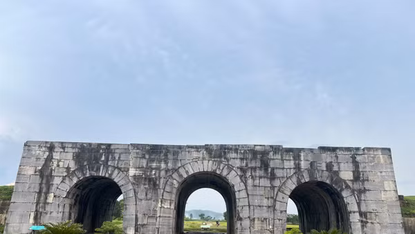 Cổng phía nam Thành nhà Hồ.