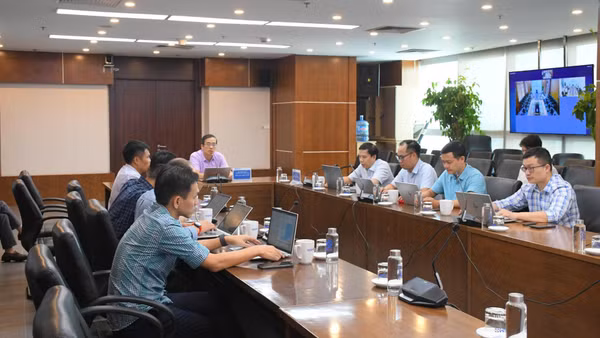 Ban Điều hành bảo đảm cung ứng điện năm 2026 NSMO họp nhằm rà soát công tác chuẩn bị vận hành hệ thống điện cho cao điểm nắng nóng. (Ảnh: NSMO)