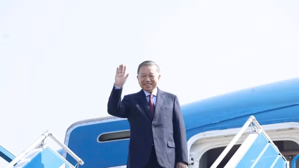 Lễ tiễn Tổng Bí thư, Chủ tịch nước Tô Lâm tại sân bay quốc tế Nội Bài. (Ảnh: Thống Nhất/TTXVN)