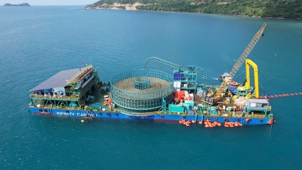 Đóng điện thành công dự án cấp điện từ lưới quốc gia ra Côn Đảo. (Ảnh: EVN)