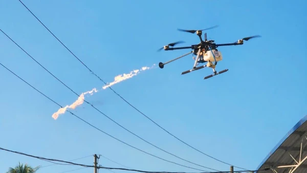 Ứng dụng UAV gắn vòi phun lửa xử lý các mối nguy đe dọa sự cố đường dây, nâng cao an toàn và hiệu quả vận hành lưới điện.