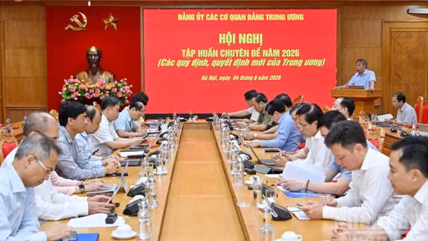 Hội nghị tập huấn chuyên đề năm 2026 về các quy định, quyết định mới của Trung ương. (Ảnh: THỦY NGUYÊN)