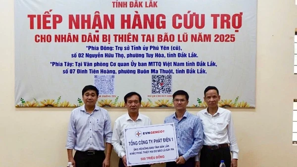 EVNGENCO1 trao kinh phí ủng hộ 500 triệu đồng cho đồng bào tỉnh Đắk Lắk bị thiệt hại do bão lũ. 