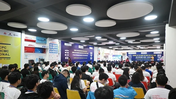 Gần 200 sinh viên tham dự OlpAI'25.