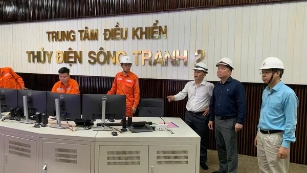 Đoàn kiểm tra Bộ Công thương kiểm tra trung tâm điều khiển Thủy điện Sông Tranh 2.