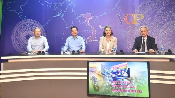 Toàn cảnh Tọa đàm “Kinh tế-xã hội Việt Nam 2021-2025: Chống chịu và bứt phá”. 