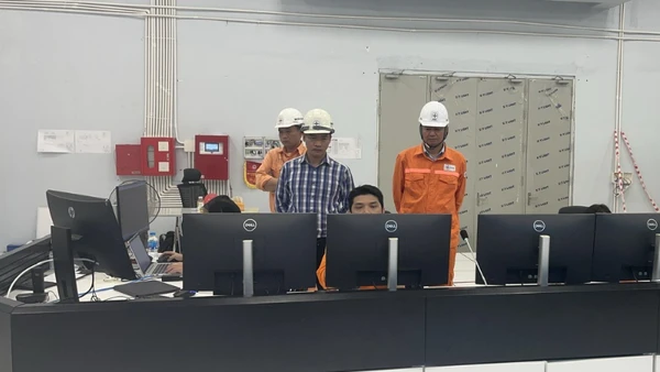 Tổ máy số 2 Nhà máy Thủy điện Hòa Bình mở rộng đã chính thức hòa lưới thành công. 