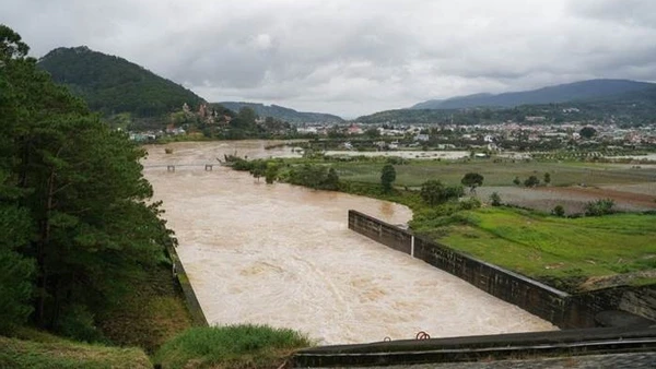 Hồ Đơn Dương vận hành xả điều tiết với lưu lượng 500m3/s.