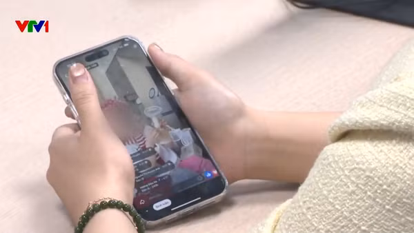 Người dân cần cảnh giác với hành vi lừa đảo thông qua thu thập thông tin cá nhân tại các phiên livestream. 