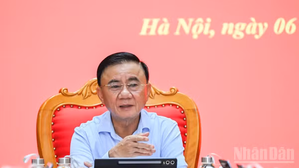 Thường trực Ban Bí thư Trần Cẩm Tú, Bí thư Đảng ủy các cơ quan Đảng Trung ương chủ trì hội nghị. (Ảnh: DUY LINH)