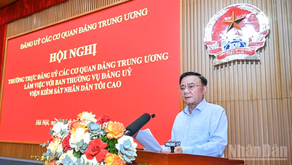 Thường trực Ban Bí thư Trần Cẩm Tú, Bí thư Đảng ủy các cơ quan Đảng Trung ương chủ trì làm việc với Ban Thường vụ Đảng ủy Viện Kiểm sát nhân dân tối cao. (Ảnh: DUY LINH)