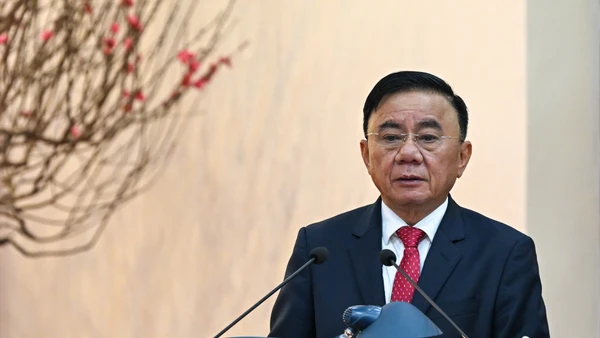 Đồng chí Trần Cẩm Tú, Ủy viên Bộ Chính trị, Thường trực Ban Bí thư ký ban hành công văn chỉ đạo công tác tổ chức Tết Bính Ngọ năm 2026. (Ảnh: DUY LINH)