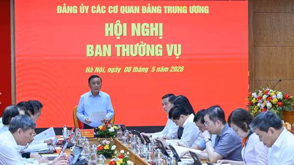 Đồng chí Trần Cẩm Tú, Ủy viên Bộ Chính trị, Thường trực Ban Bí thư, Bí thư Đảng ủy các cơ quan Đảng Trung ương chủ trì Hội nghị Ban Thường vụ và Hội nghị Ban Chấp hành Đảng bộ lần thứ nhất. Ảnh: (Ảnh: DUY LINH)