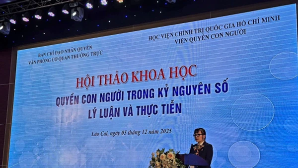 Đại tá Nguyễn Thị Thanh Hương, Trưởng Phòng Chuyên đề Nhân quyền, Văn phòng Cơ quan Thường trực Ban Chỉ đạo Quốc gia về quyền con người phát biểu khai mạc hội thảo