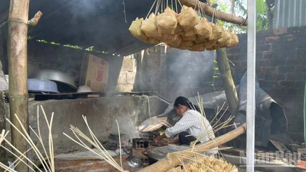 Bánh Kà Tum mang đậm dấu ấn văn hóa của người Khmer. (Ảnh: Hoàng Lê)