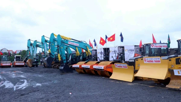 Khởi công tuyến đường kết nối di sản văn hóa du lịch và phát triển kinh tế dọc sông Hồng trên địa bàn tỉnh Hưng Yên.