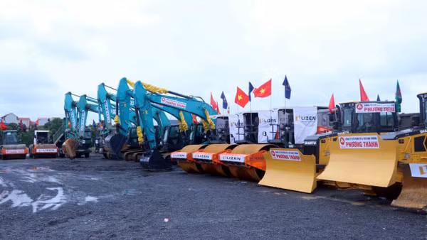 Khởi công tuyến đường kết nối di sản văn hóa du lịch và phát triển kinh tế dọc sông Hồng trên địa bàn tỉnh Hưng Yên.