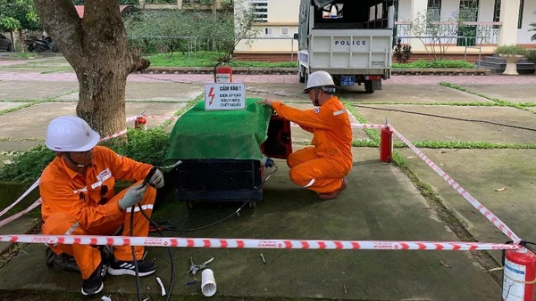 Triển khai, hoàn tất phương án bảo đảm cung cấp điện an toàn, ổn định tại các điểm thi trong Kỳ thi trung học phổ thông. (Ảnh: EVN)