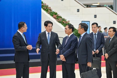 Chủ tịch nước Lương Cường kiểm tra tổng duyệt Lễ mở ký và Hội nghị cấp cao Công ước Liên hợp quốc về chống tội phạm mạng. (Ảnh: Thủy Nguyên)