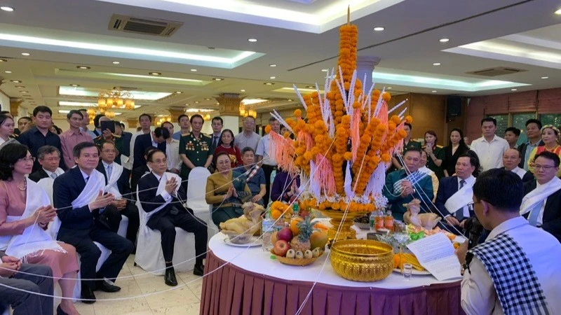 Việt Nam - Lào tăng cường quan hệ đặc biệt, hướng tới gắn kết chiến lược