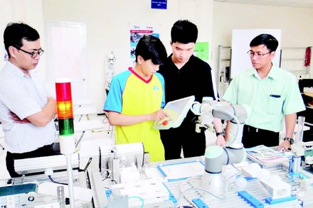 Đào tạo lao động tự động hóa tại Khu Công nghệ cao Thành phố Hồ Chí Minh.
