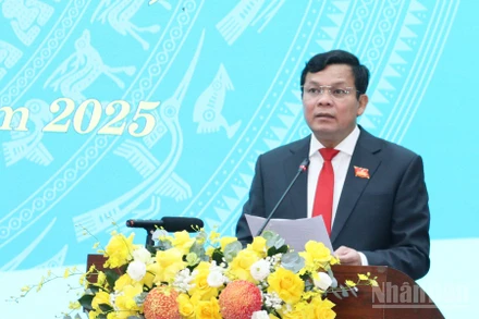 Chủ tịch Hội đồng nhân dân tỉnh Quảng Ngãi Nguyễn Đức Tuy phát biểu bế mạc kỳ họp.